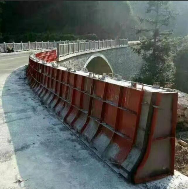 1582164689925785.jpg 隔離墩鋼模具.jpg