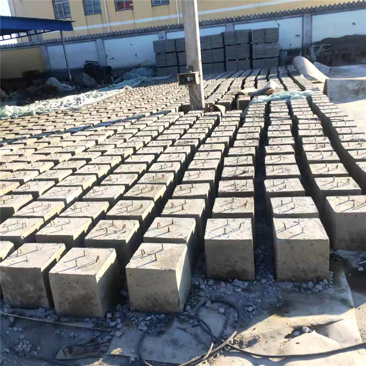 1645427896135098.jpg 光伏基礎(chǔ)墩實(shí)景3.jpg